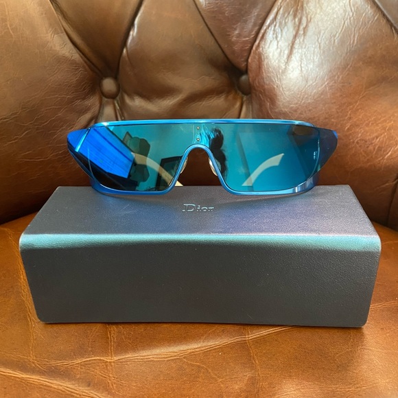 Dior and Rihanna collab sunglasses - Picture 2 of 12